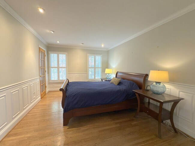 Building Photo - Spacious 3-Bedroom, 3.5 Bath Garage Home I...