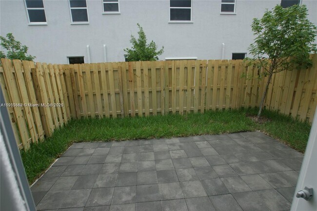 Building Photo - 2613 SE 13th Ct