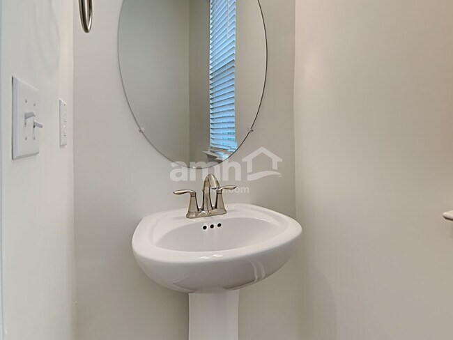 Building Photo - 334 Azore Way