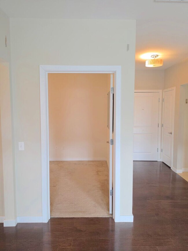 Building Photo - Beautiful 2nd floor (with elevator services) condominium: 2-bed, 2-bath, beautiful kitchen, bonus...