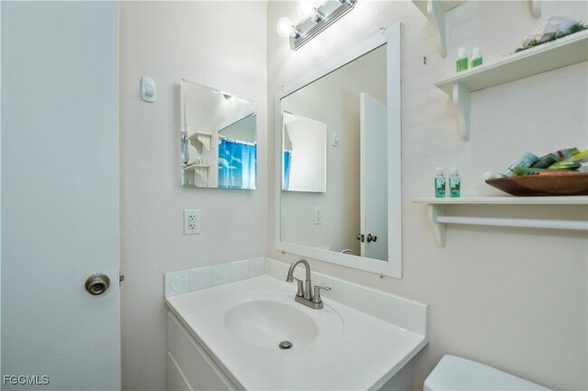 Building Photo - 4001 E Sunflower Cir