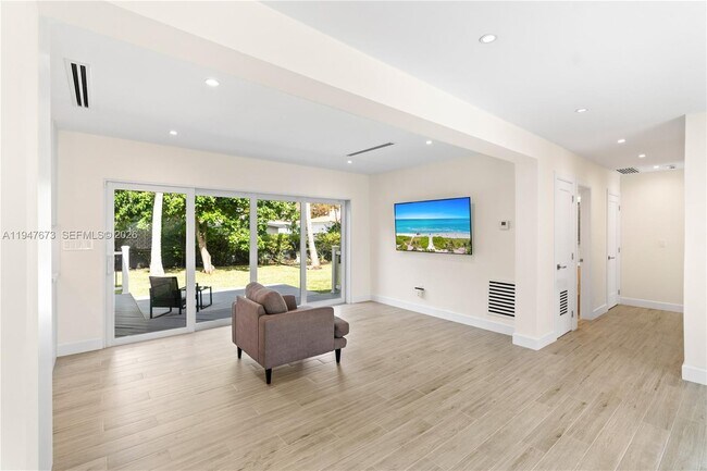 Building Photo - 251 NE 44th St