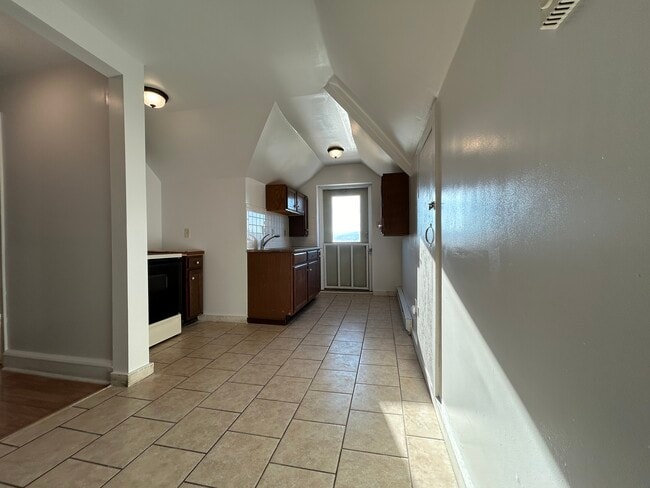 Kitchen p3 - 225 S Main Ave