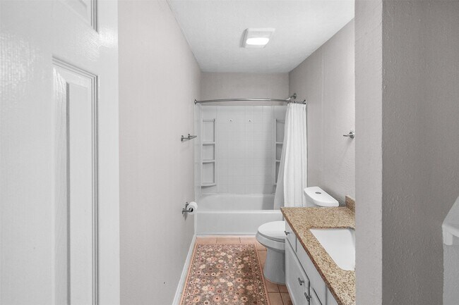 Building Photo - 16766 Lake Cir