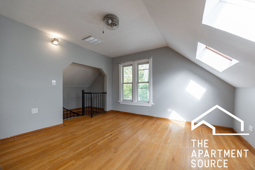 Building Photo - 2655 W Homer St