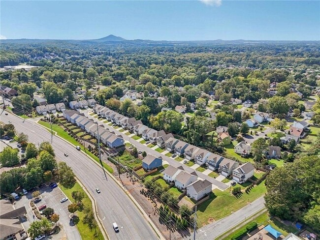 Building Photo - 3890 Clarington Dr