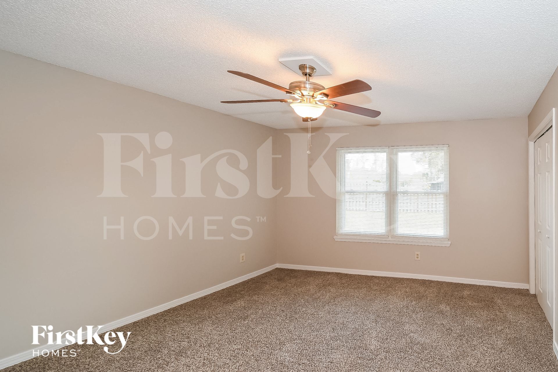 Building Photo - 1591 Twin Oak Dr W