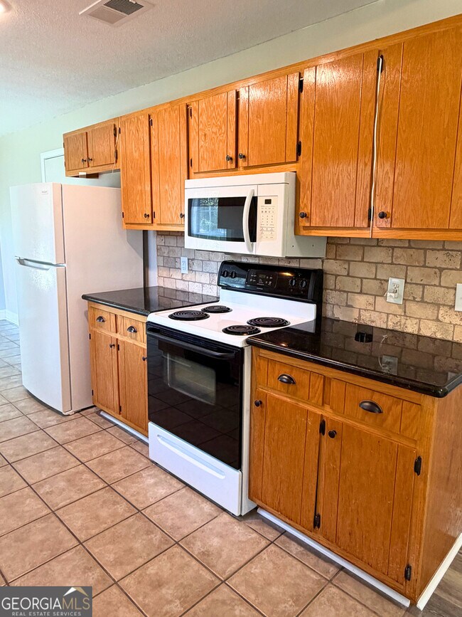 Building Photo - 102 Driftwood Ct