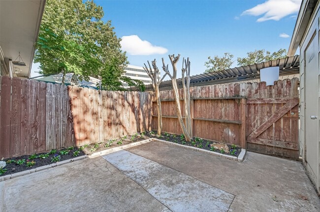 Building Photo - 14707 Barryknoll Ln