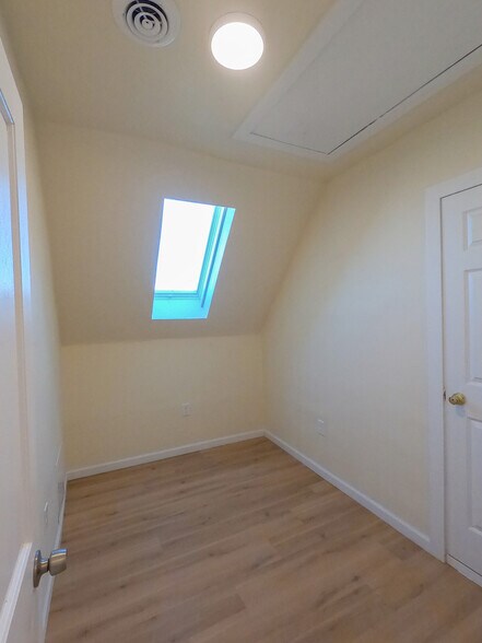 Building Photo - 1324 W Holt Ave