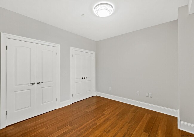 Building Photo - 25 Lawrence St