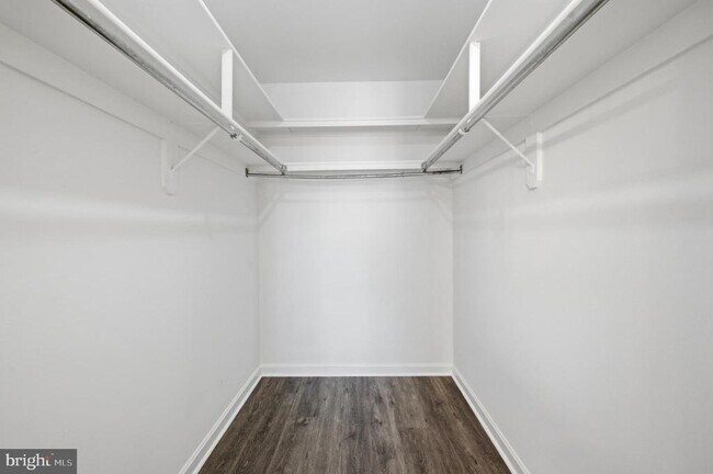 Building Photo - 46601 Carriage Ct