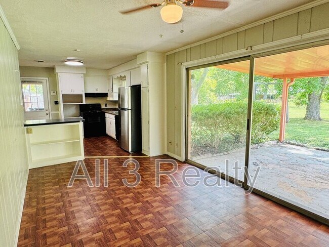 Building Photo - 1311 Marlowe Dr