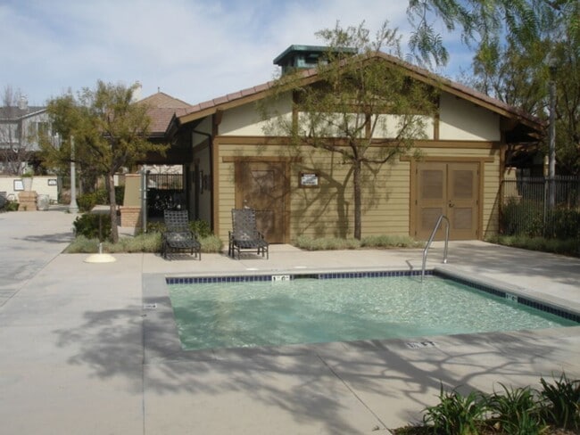 Building Photo - Creekside 3 Bedroom Townhome for Rent in V...
