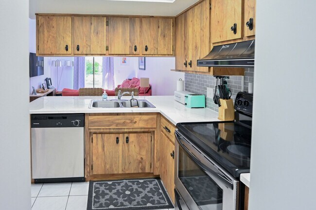 Building Photo - 301 Markley Ct