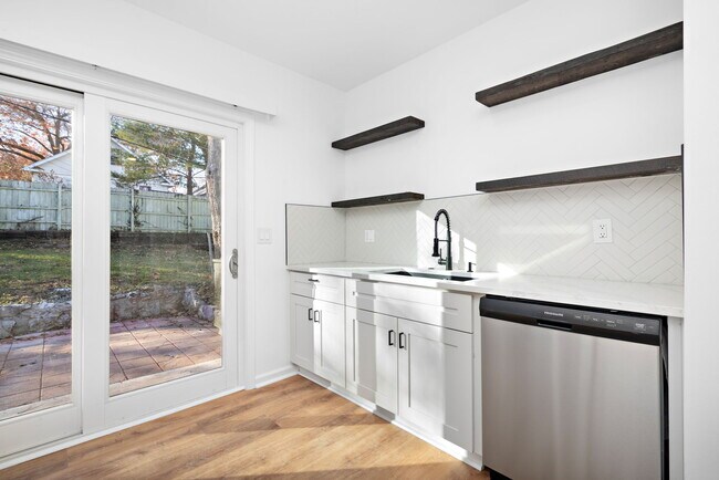 Building Photo - 4516 Mercier St