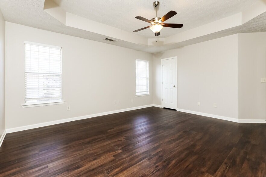 Building Photo - 10669 Daisy Cove