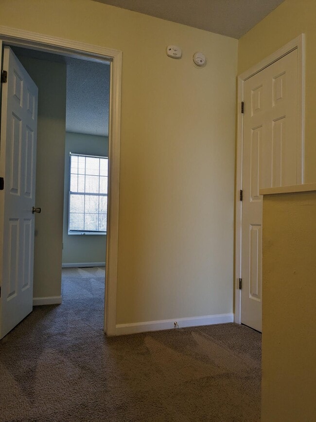 Building Photo - 2411 Carnation Dr