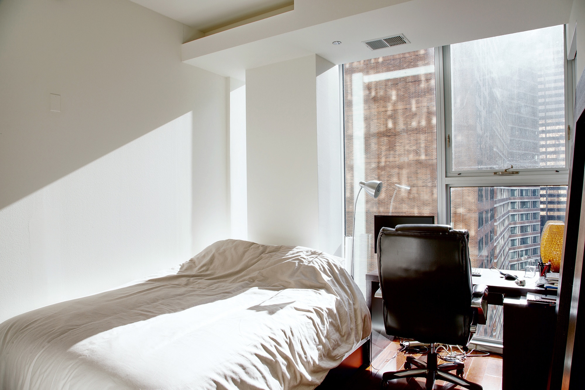 Building Photo - 550 N Saint Clair St