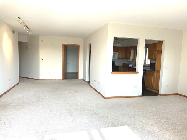 Building Photo - 5340 N Lowell Ave