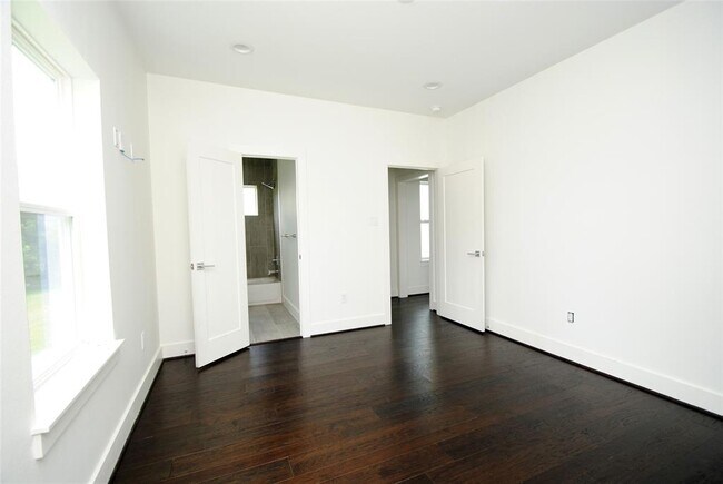 Building Photo - 7707 Jack Oak Ave