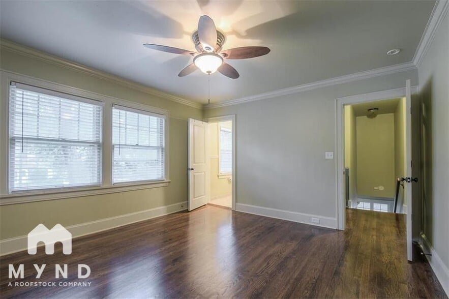 Building Photo - 616 W 63rd St