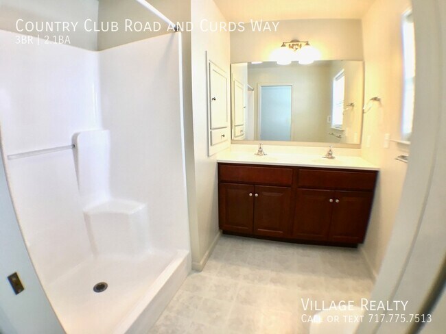 Building Photo - 705 Country Club Rd