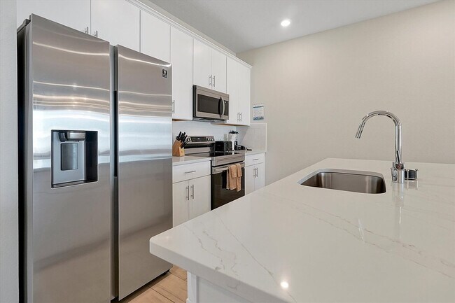 Building Photo - 7909 Draw St