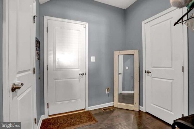 Building Photo - 1704 Scenic Manor Dr
