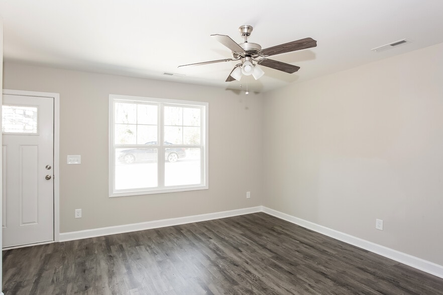 Building Photo - 1222 Kenly St