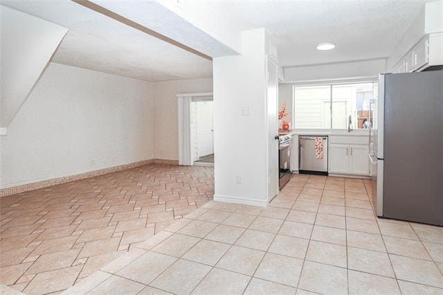 Building Photo - 1963 Shorewood Dr