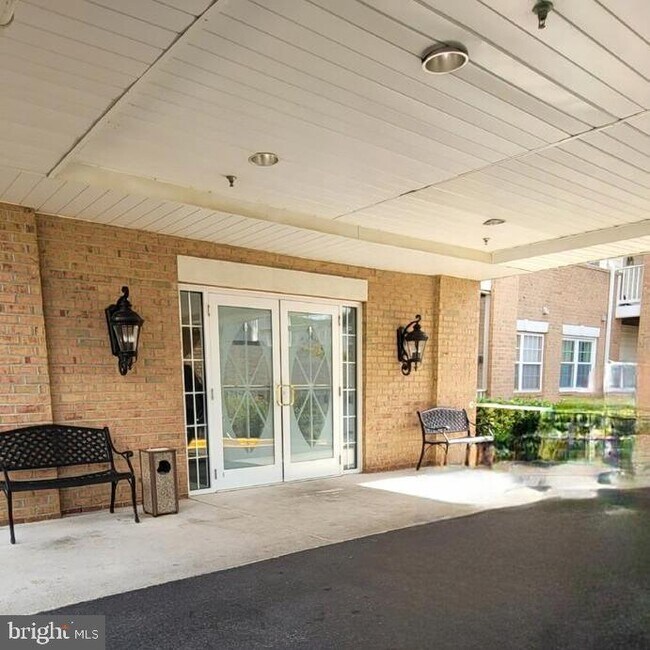 Building Photo - 2607 Chapel Lake Dr