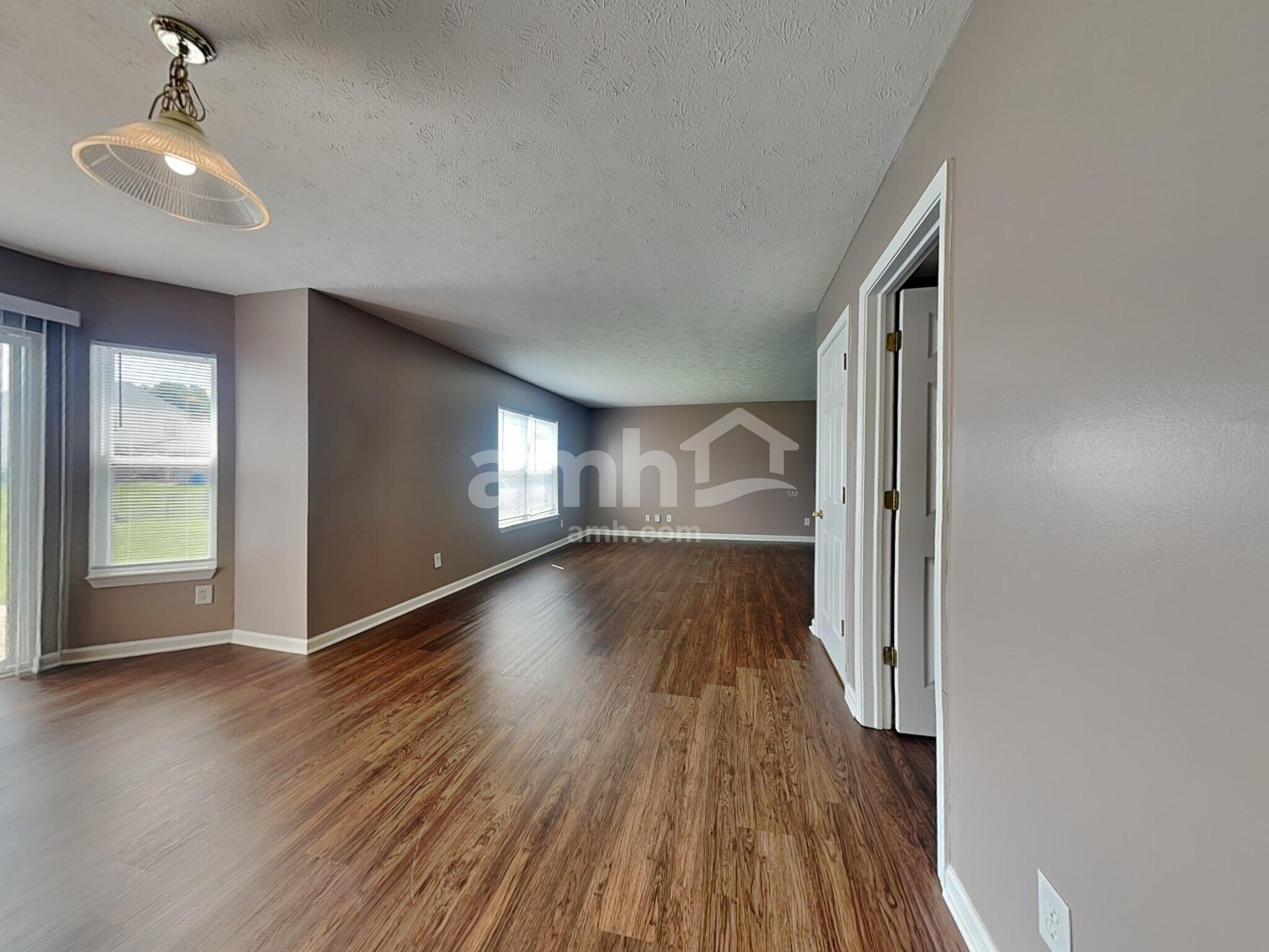 Building Photo - 787 Tulip Ln