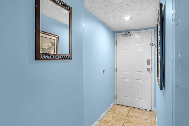 Building Photo - 561 E Beach Blvd