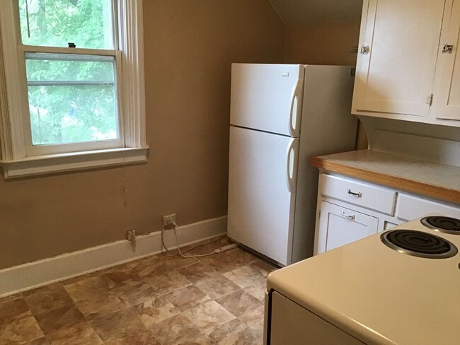 Building Photo - Upper Level Duplex- 2 Bedroom 1 Bath  Morr...