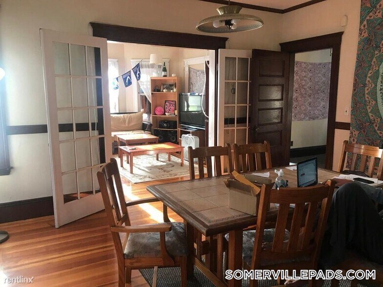 Building Photo - 195 College Ave