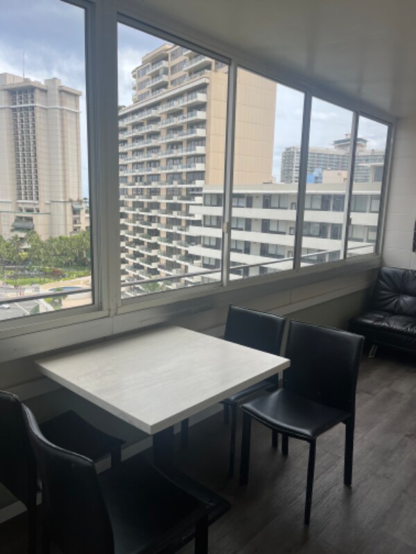 Building Photo - 425 Ena Rd