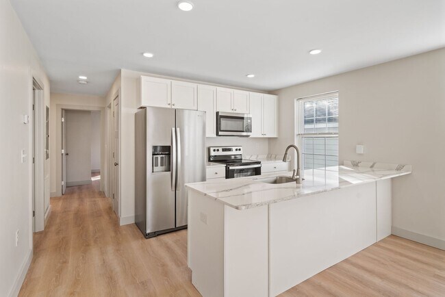 Building Photo - 61 Wainwright St