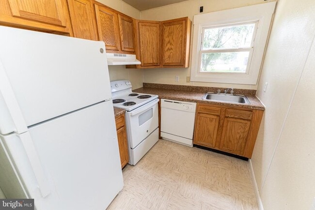 Building Photo - 746 Hemlock St