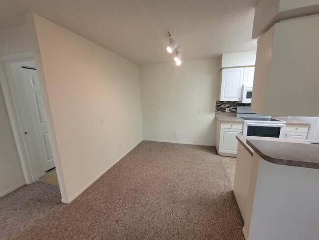 Building Photo - 36027 Deer Creek Dr