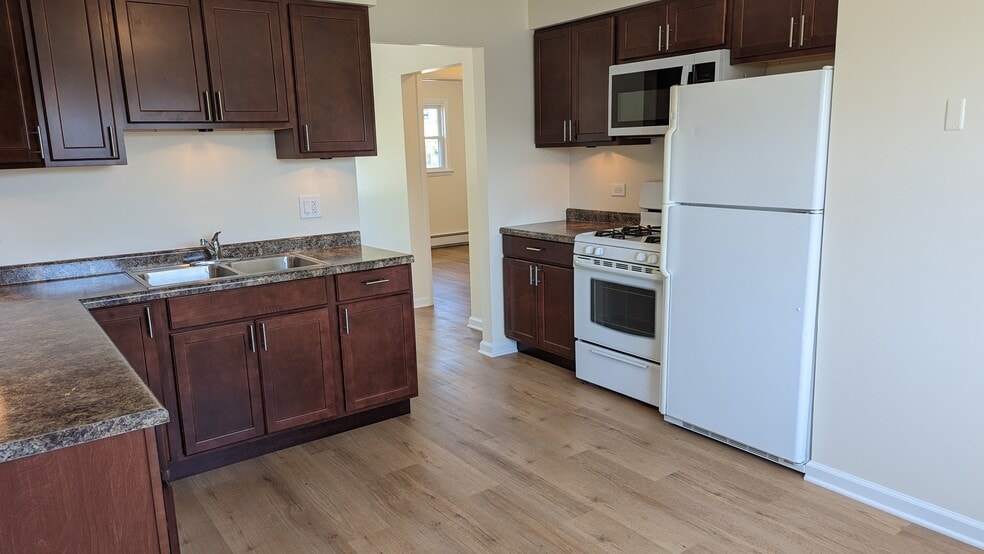 Building Photo - 14475 Jefferson Ave