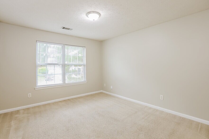 Building Photo - 909 Shadow Lake Dr