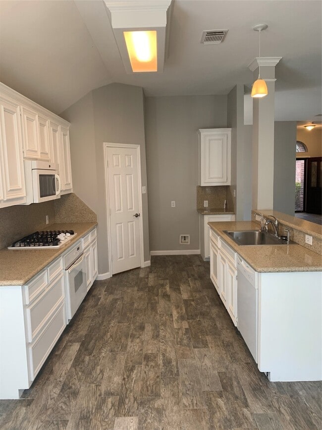 Building Photo - 18418 Sailfish Cove Dr