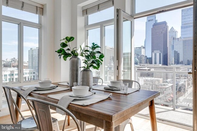 Building Photo - 1900 Hamilton St