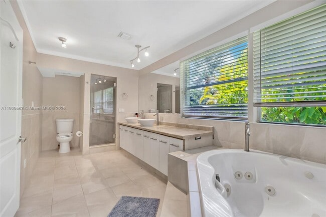 Building Photo - 13820 SW 82nd Ave