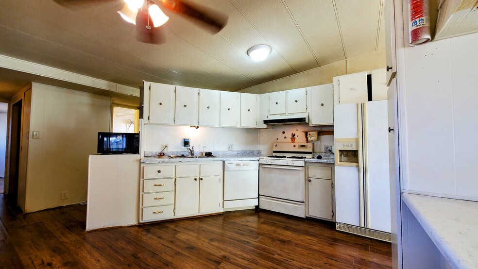 Building Photo - 521 Albatross Dr