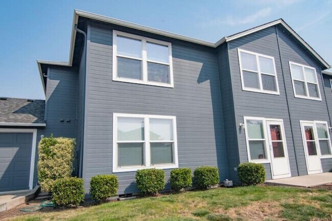 Building Photo - 421 N 10th St
