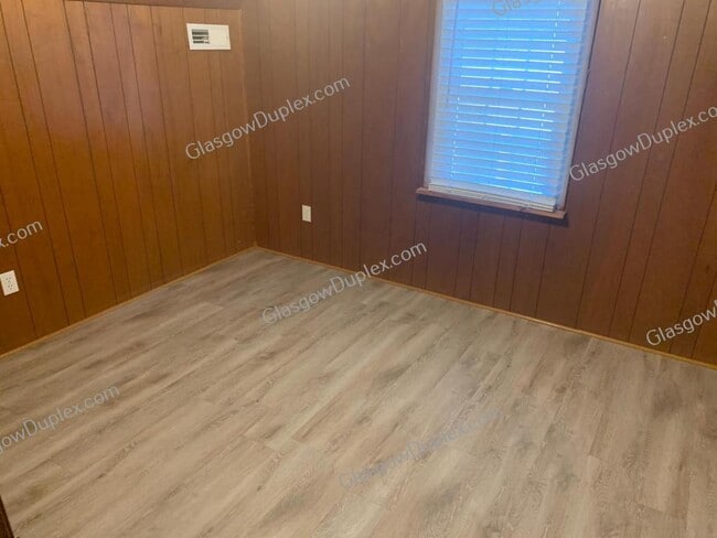 Building Photo - 215 Marion Dr