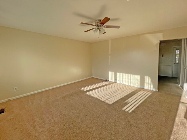 Building Photo - Nice 3 BR House in South Lexington! W/D Hookups, Off-Street Parking, Pets Ok!