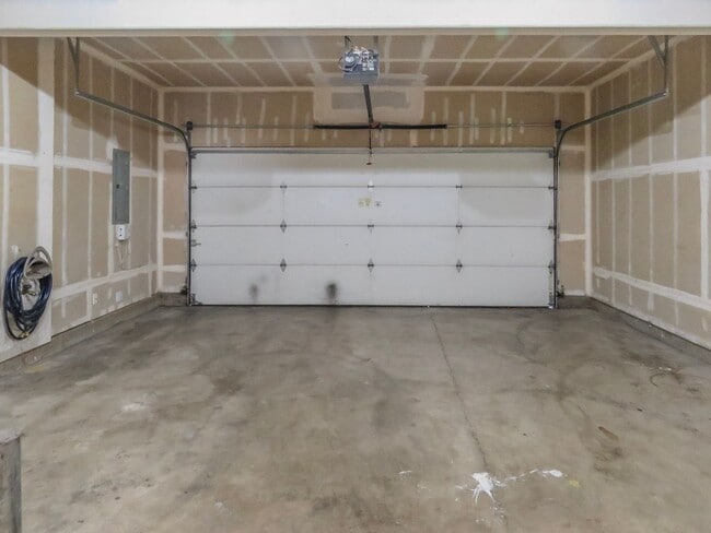 Building Photo - Aloha 3 Bedroom 2.5 Bath  Townhome Available Now ****